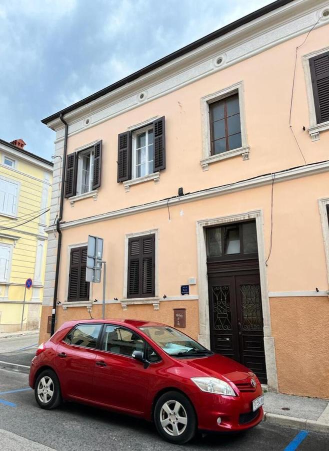 Apartment Center Pula Bagian luar foto